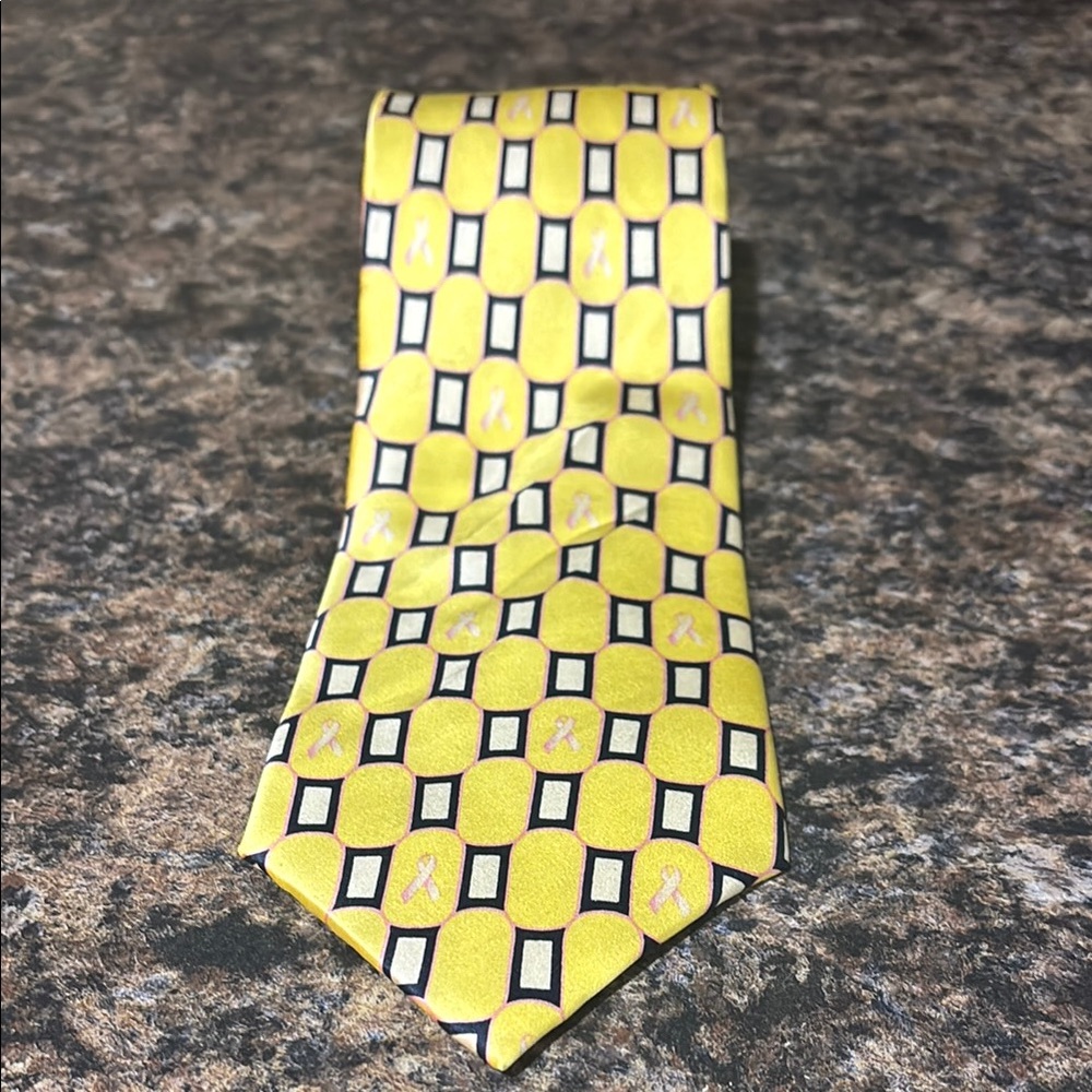 Breast Cancer Awareness Yellow Geometric Men's Tie